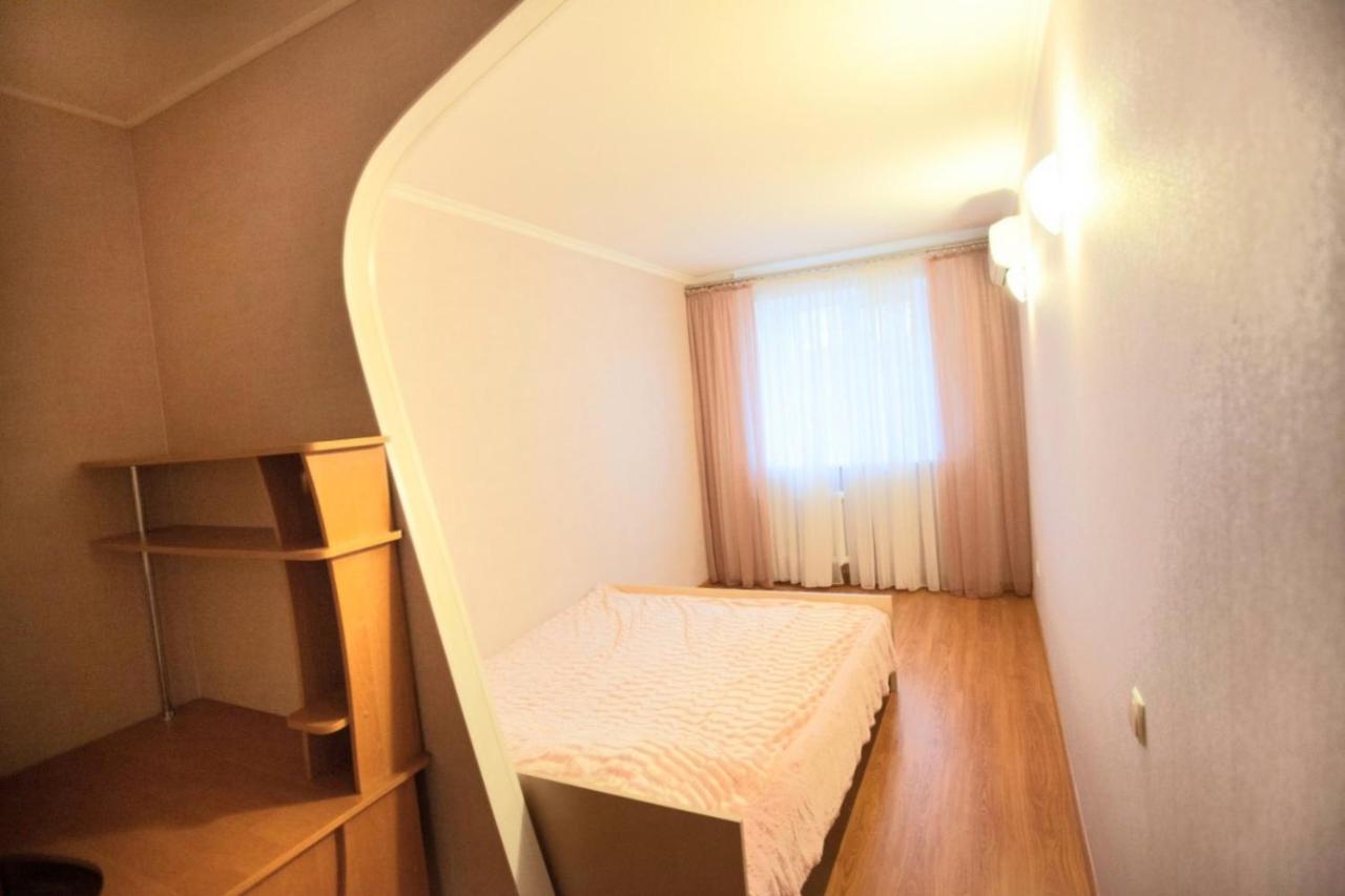 Двухкомнатная Квартира 300М От Моря Ул Парковая 18 Отчетные Док Черноморск Екстериор снимка